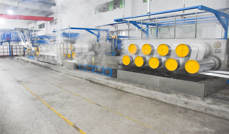 Se desarrolló con éxito la primera máquina prensadora de fibra corta de poliéster de 50 000 toneladas en China